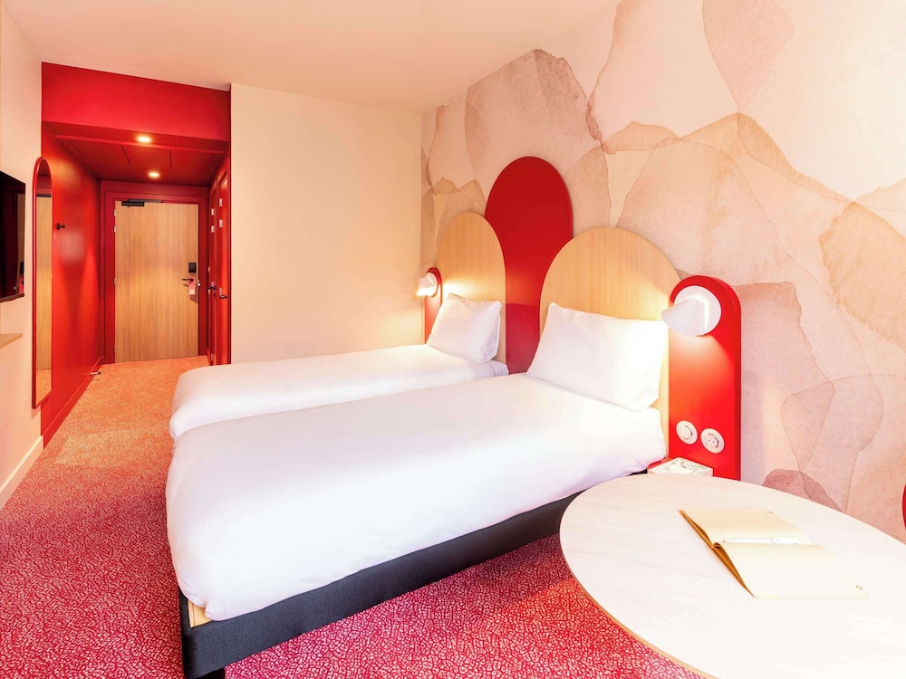 Standard Room, 1 Queen Bed - Photo 1
