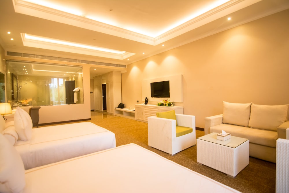 Junior Suite, 2 Queen Beds, Hot Tub photo 3