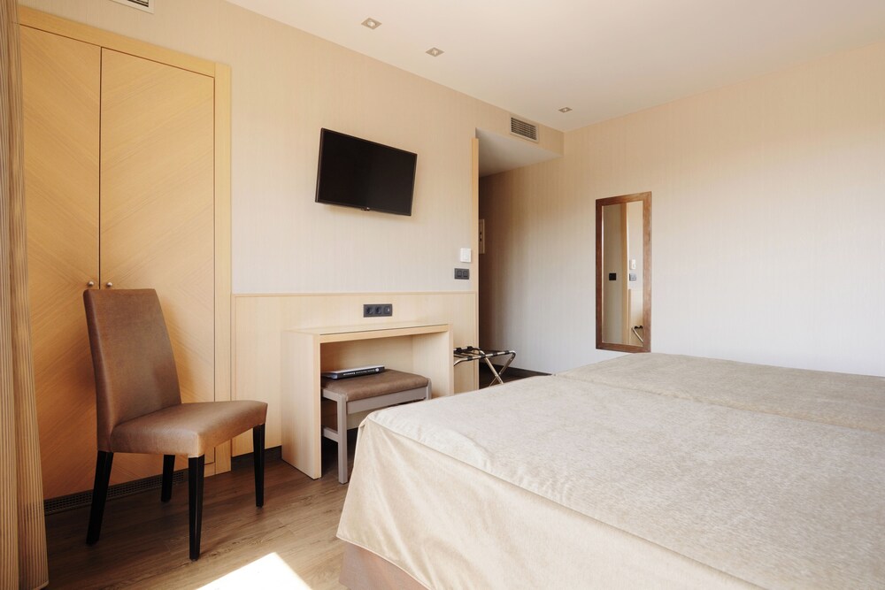 Double or Twin Room - Photo 3