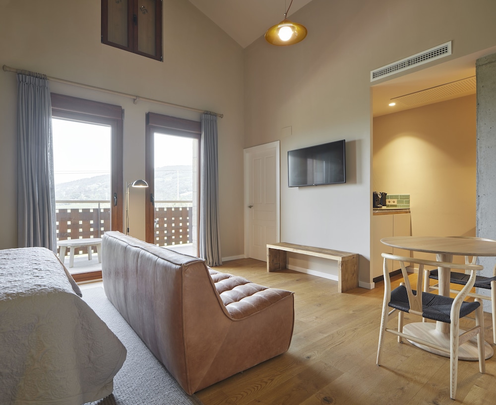 Deluxe Room - Photo 2