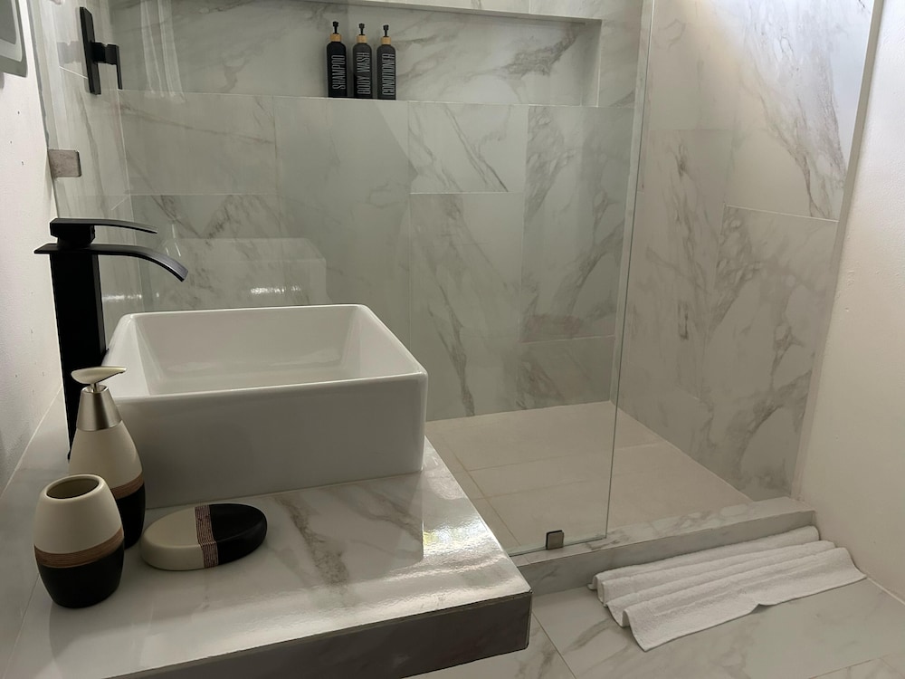 Family Quadruple Room, 1 Bedroom, Air conditioning, Lake View photo 3