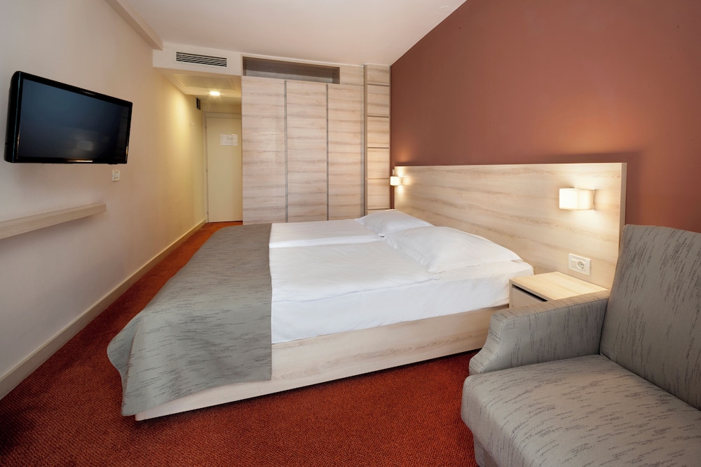 Classic room with balcony park side - extra bed - Photo 3