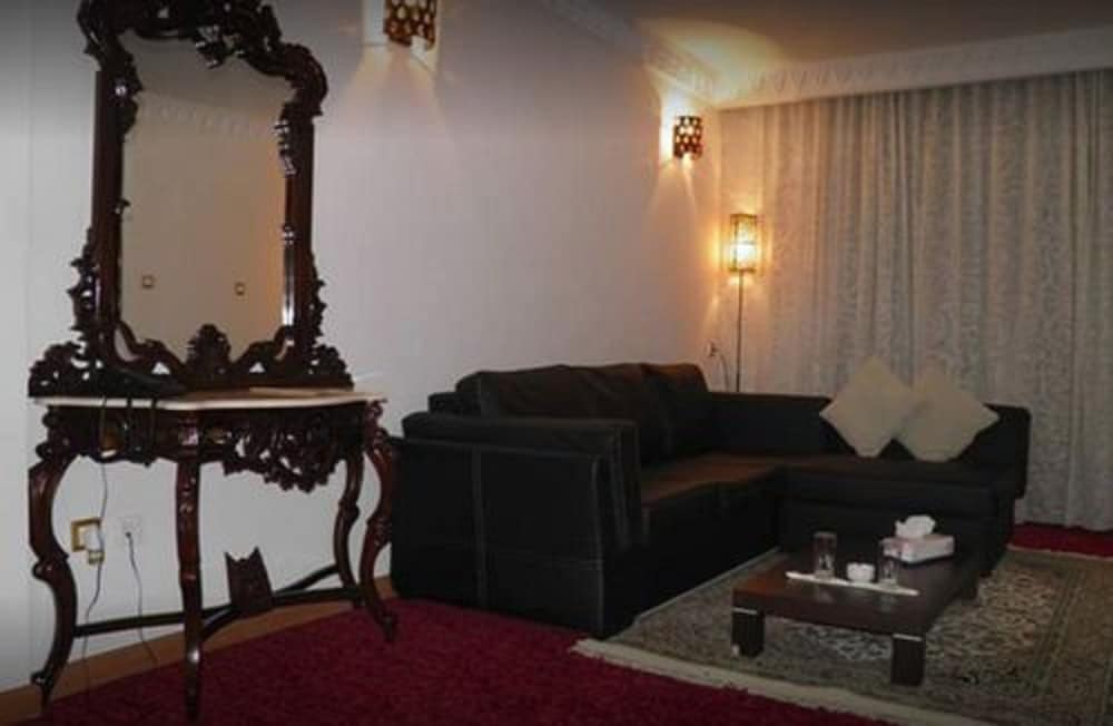Suite (Single) photo 2