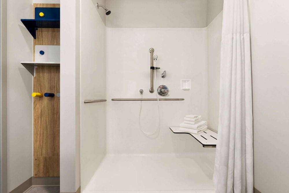 Suite, 1 King Bed, Accessible, Non Smoking (Mobility) - Photo 2