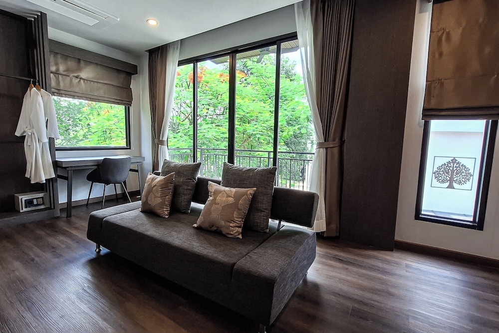 Deluxe Suite - Photo 3