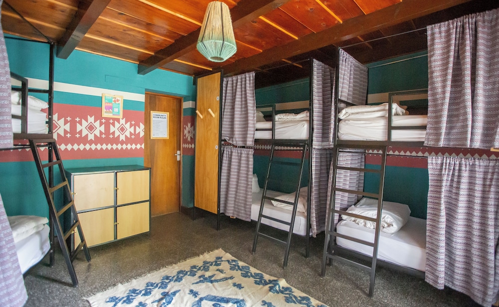 8 Bed Large Female Dorm photo 2