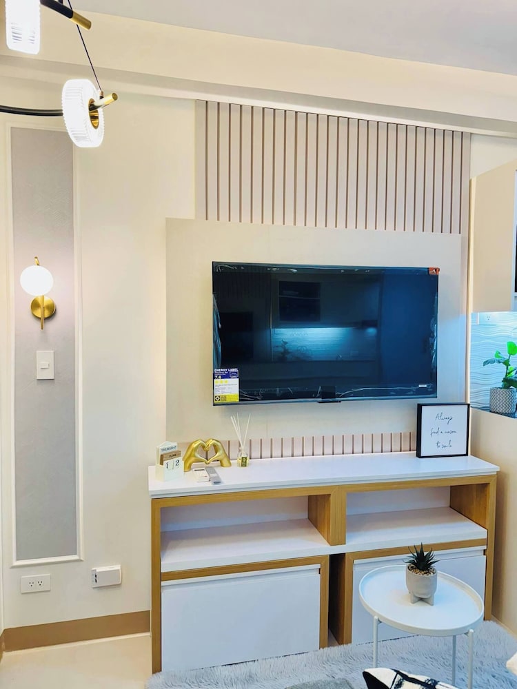 Condo, 2 Bedrooms, City View