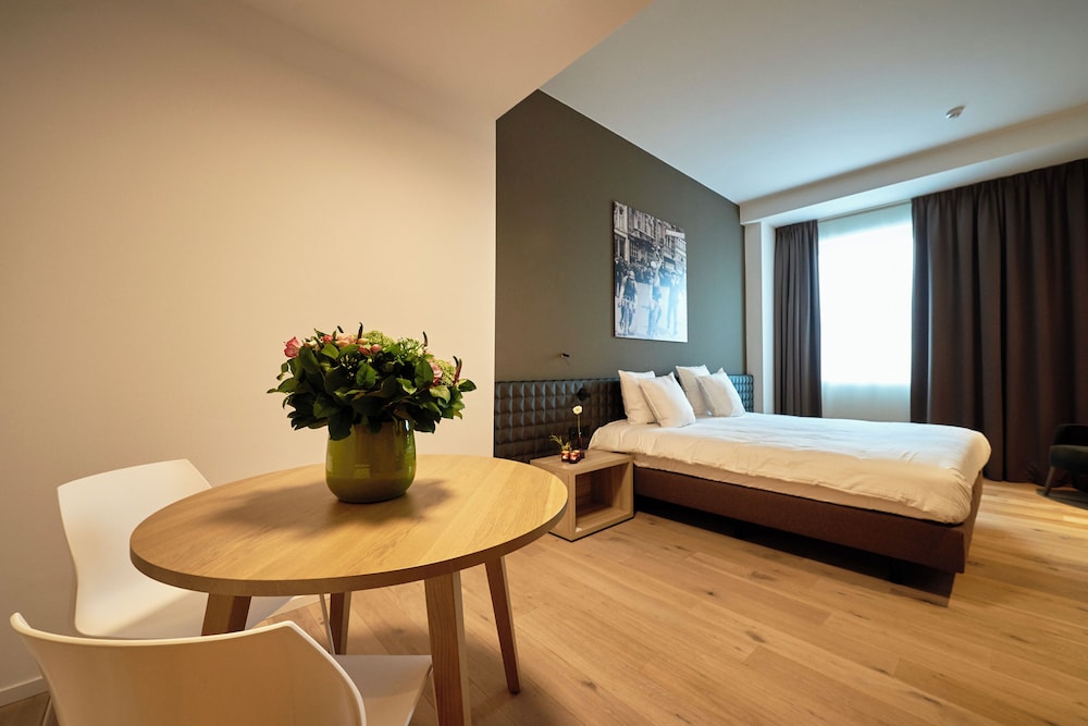Room (Long Stay room)