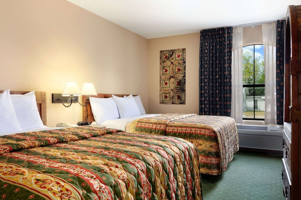 Suite, 2 Queen Beds, Non Smoking - Photo 1