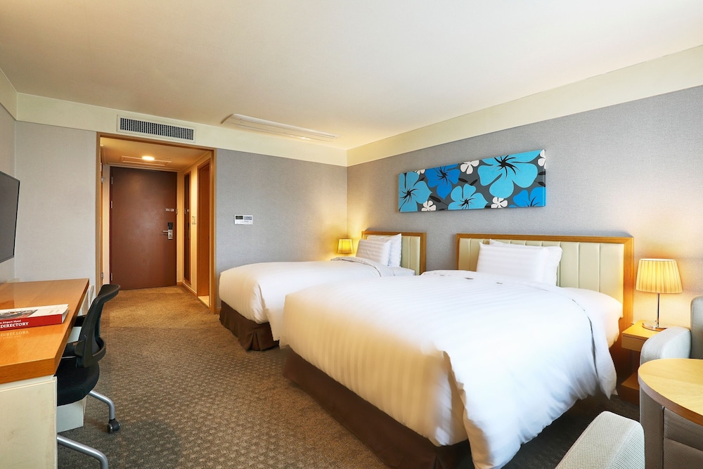 Standard Room, Multiple Beds, Non Smoking photo 2
