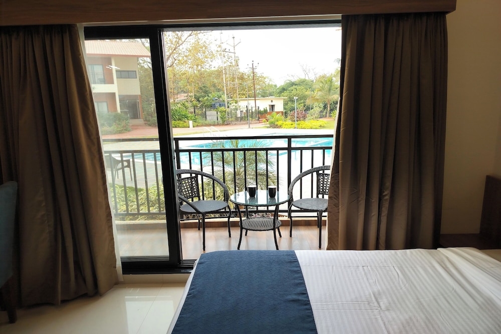 Executive Room - Photo 8