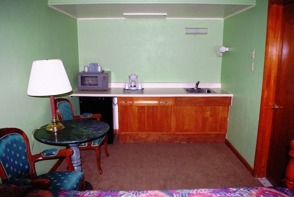 Room, 2 Queen Beds photo 3