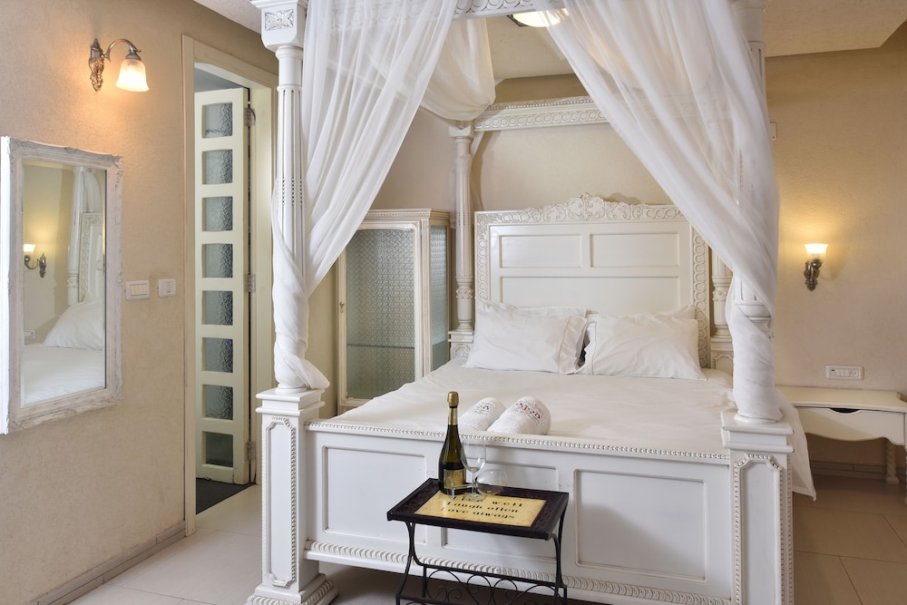 Luxury Suite, 1 Bedroom, Jetted Tub, Ground Floor photo 2