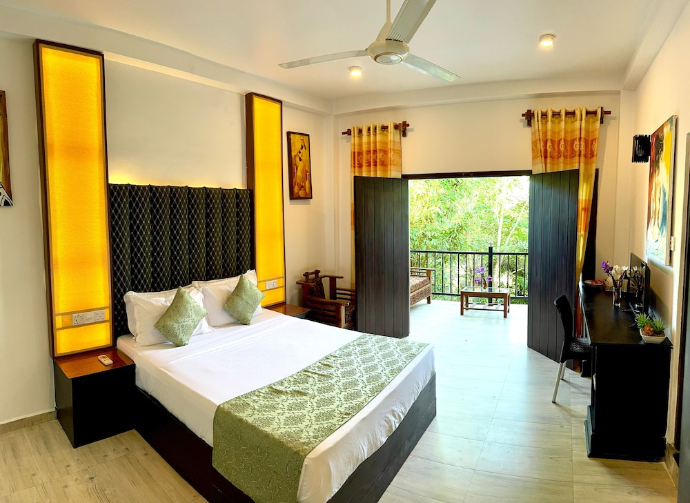 Deluxe Double Room, Balcony, Pool View