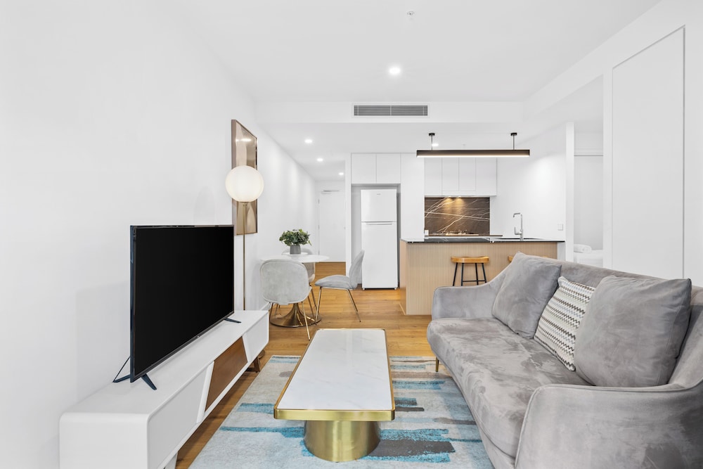 Two Bedroom One Bathroom Compact Apartment - Photo 6