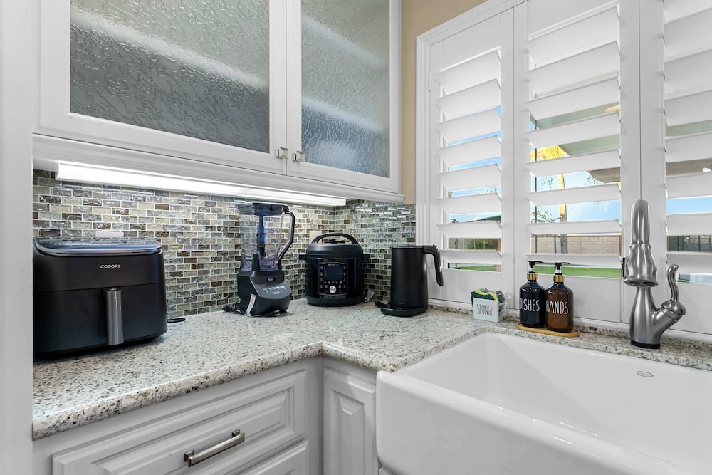 House, Multiple Beds, Pool Access, Pool View (2312 Rowland Heights) photo 2