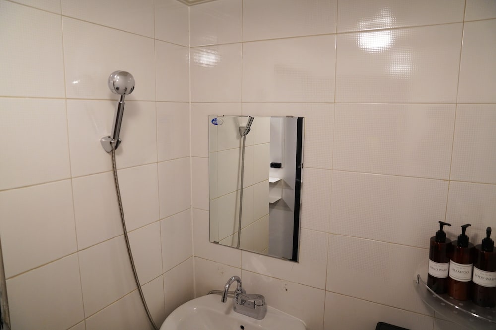 Deluxe Twin Room - Photo 10