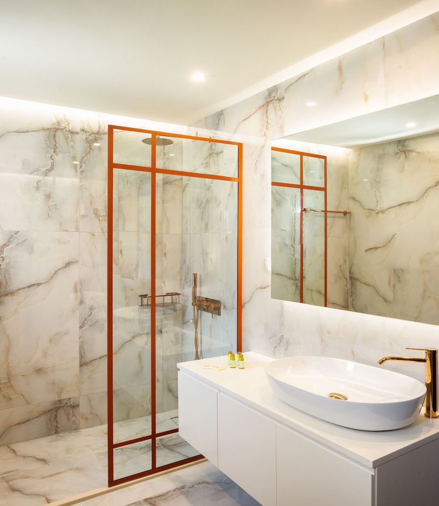 Grand Luxury Suite with Panoramic View - Photo 6