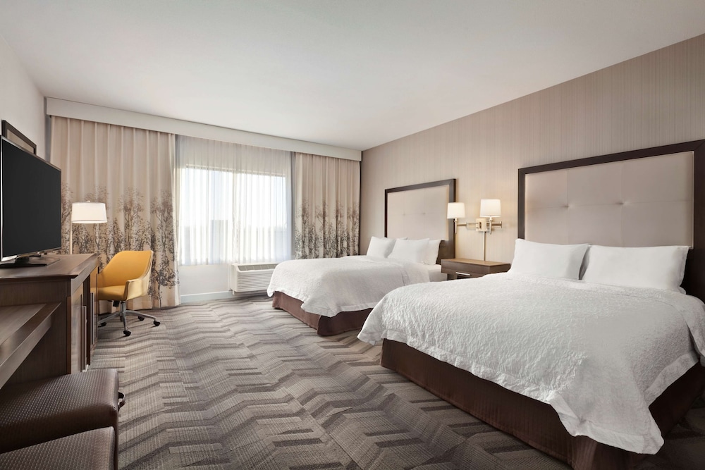 Room, 2 Queen Beds, Accessible, Bathtub photo 2
