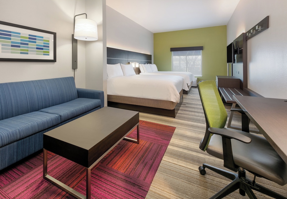 Suite, 2 Queen Beds - Photo 2