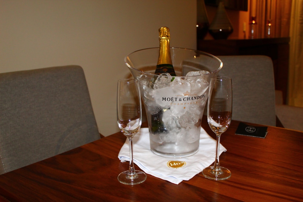 Belo Deluxe Suite King Bed - Adults Only