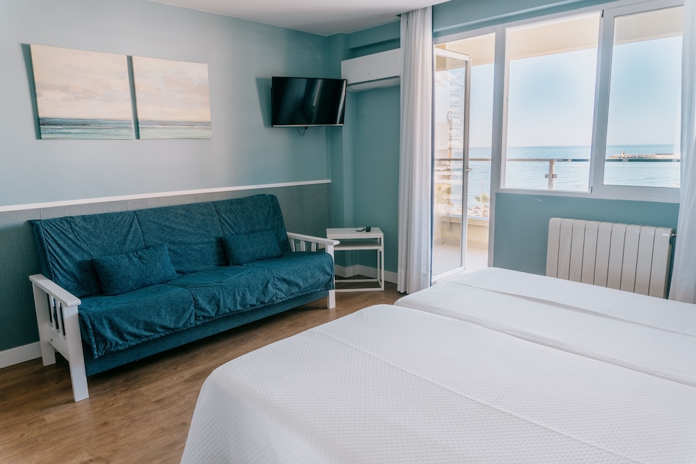 Triple Room, Pool View, Sea View - Photo 6