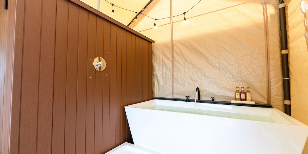 Dome Tent, Non Smoking - Photo 2