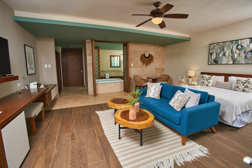 Superior Room, Balcony, Garden View