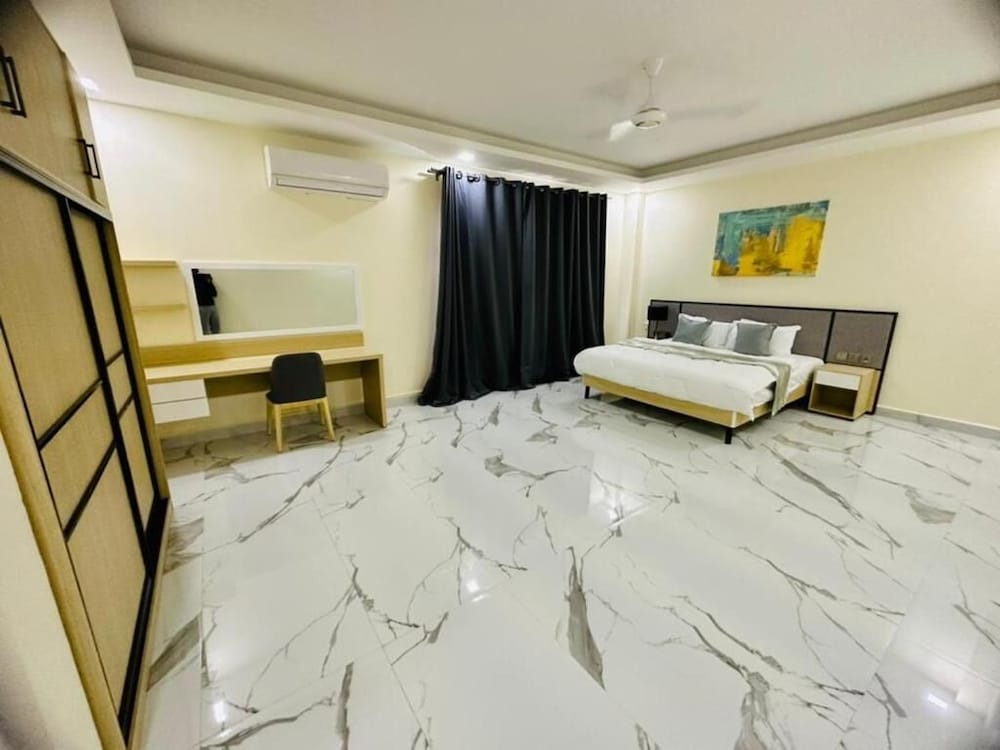 Luxury Apartment, 1 Bedroom, Kitchenette, City View photo 3