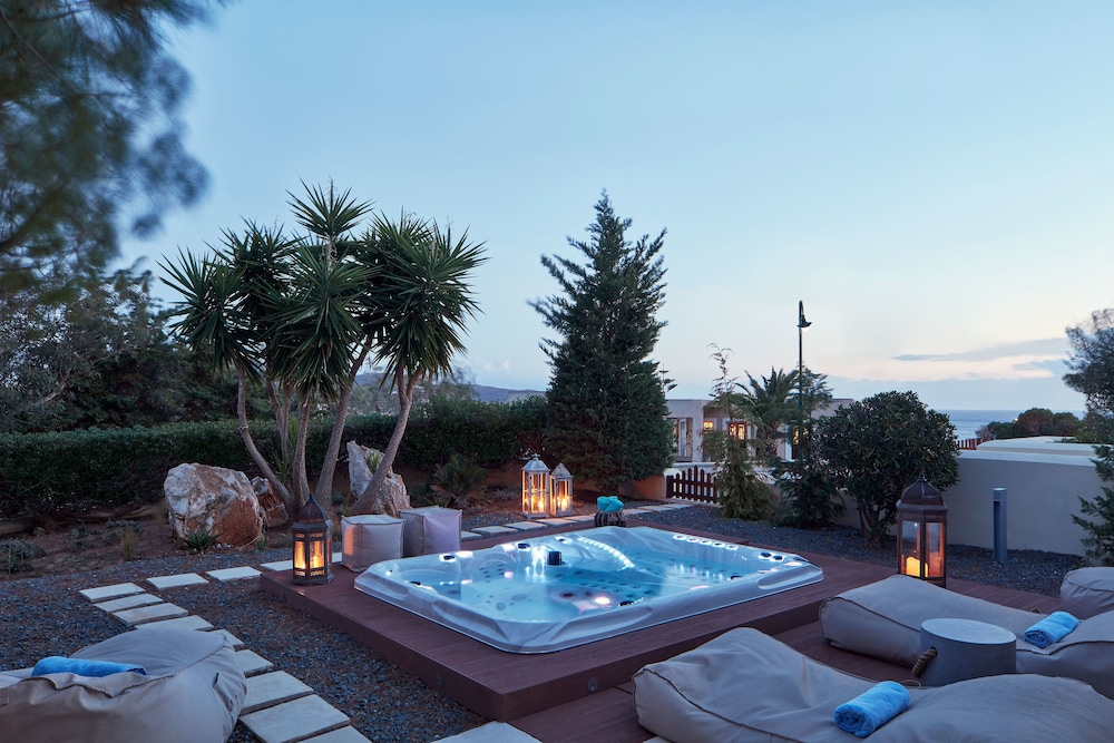Villa, 4 Bedrooms, Hot Tub, Sea View (Pool Access ) photo 2