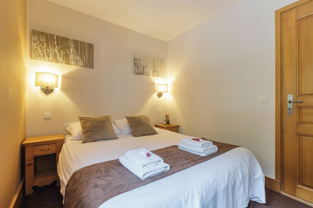 Family Apartment, Multiple Bedrooms (Vallorcine Buet 32 ski in / ski out) Family Apartment, Multiple Bedrooms (Vallorcine Buet 32 ski in / ski out)