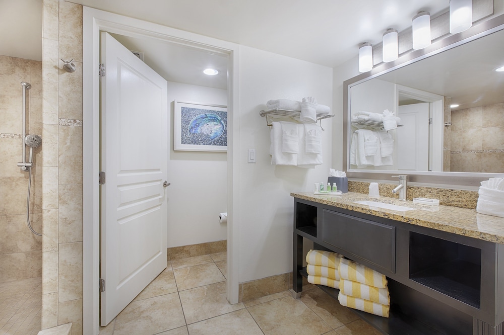 Suite, 2 Queen Beds, Oceanfront - Photo 4