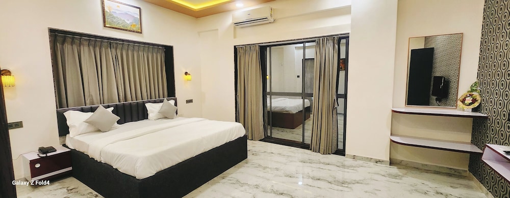 Deluxe Suite, City View photo 3