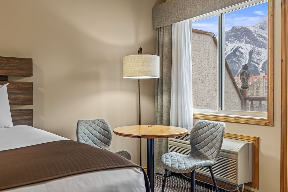 Standard Double Room, 2 Queen Beds, Balcony, Mountain View photo 2