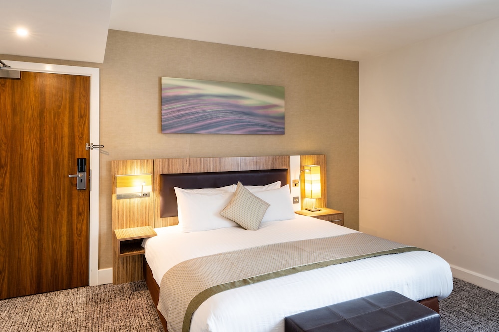 Standard Room, 1 Queen Bed (Walk-In Shower) - Photo 1