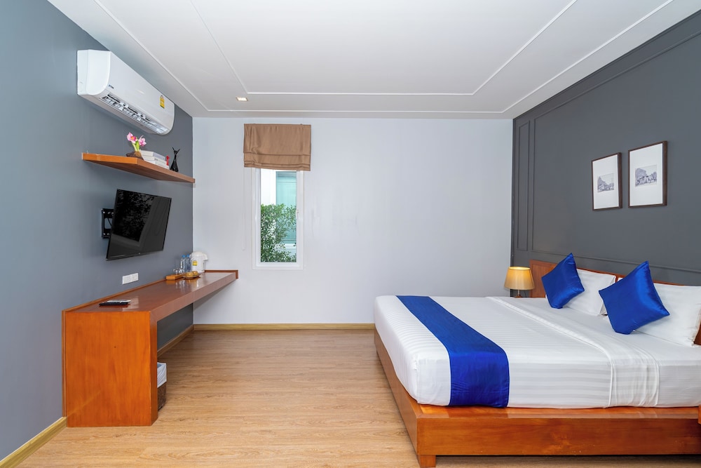 DeLuxe Double Room with Pool Access photo 3