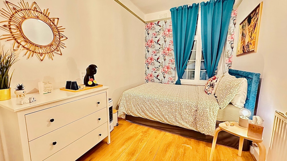 Basic Room, 1 Double Bed, Non Smoking, Shared Bathroom (R7) photo 3