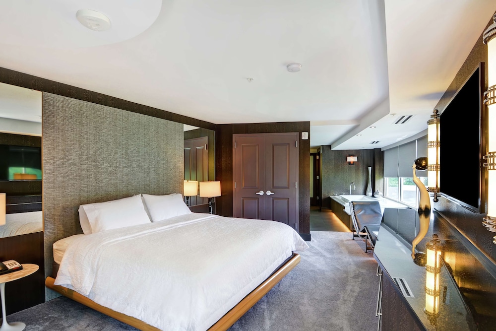 Executive Suite, 1 King Bed, Non Smoking - Photo 3