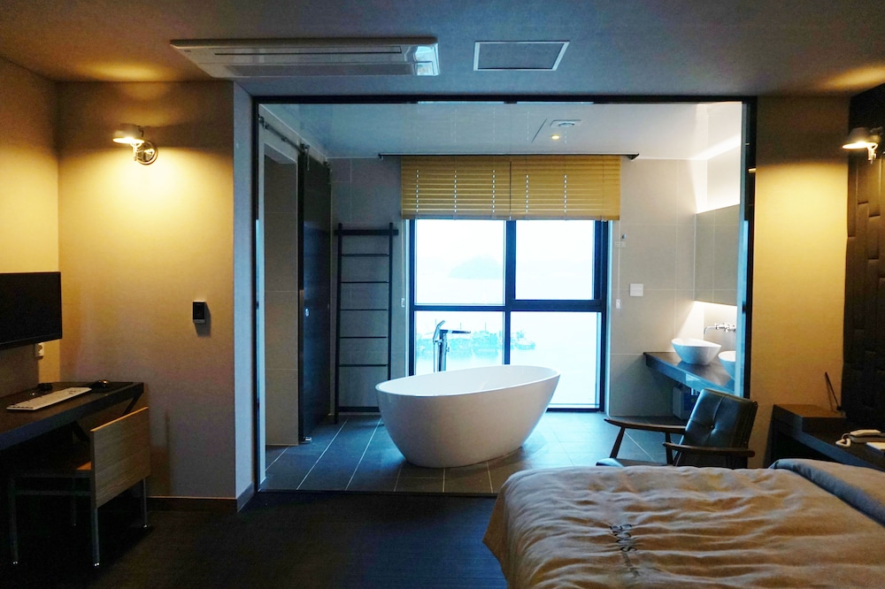 Royal Suite (Hot water - jacuzzi: extra charge) photo 2