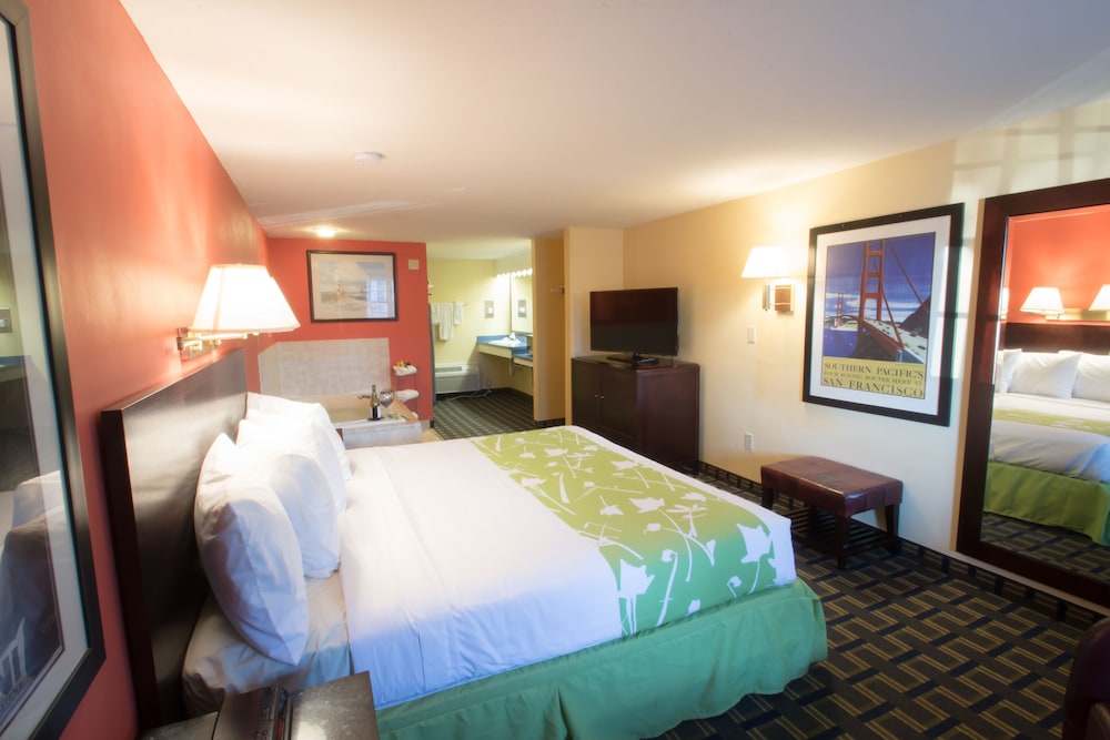 King Room With Jacuzzi - Photo 3