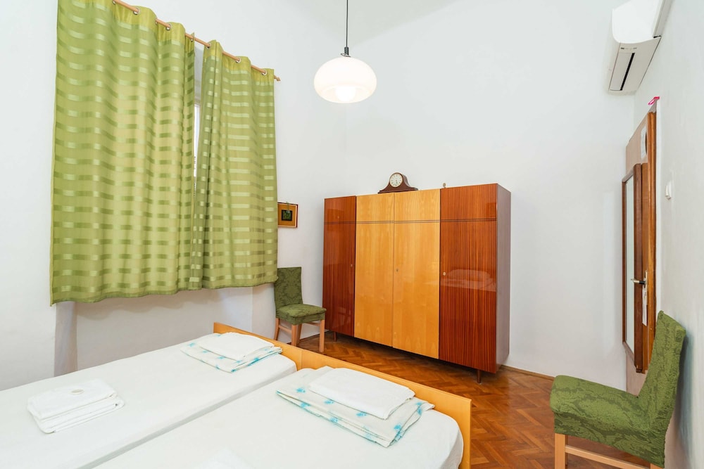 Apartment (One-Bedroom Apartment)