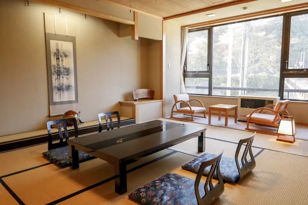Traditional Room, Non Smoking, Mountain View photo 2