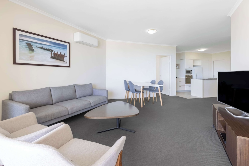 2 Bedroom Ocean View Apartment - Photo 4