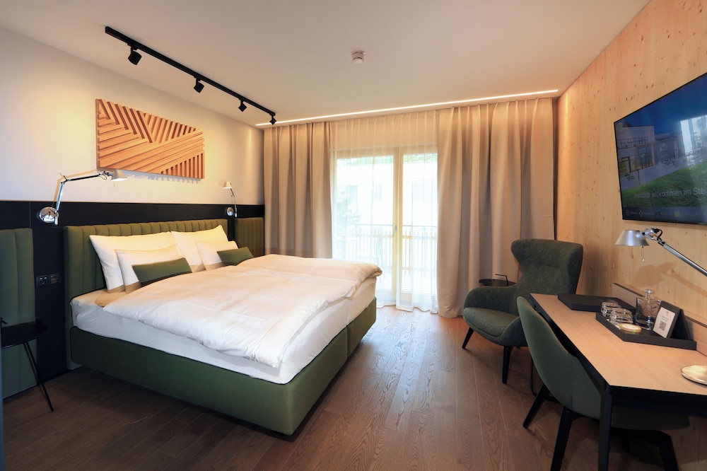 Deluxe Double Room, 1 King Bed, Balcony