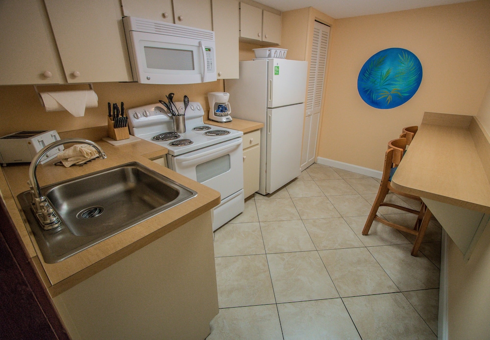 Condo, 2 Bedrooms, Balcony, Ocean View (Captain's Quarters) photo 3