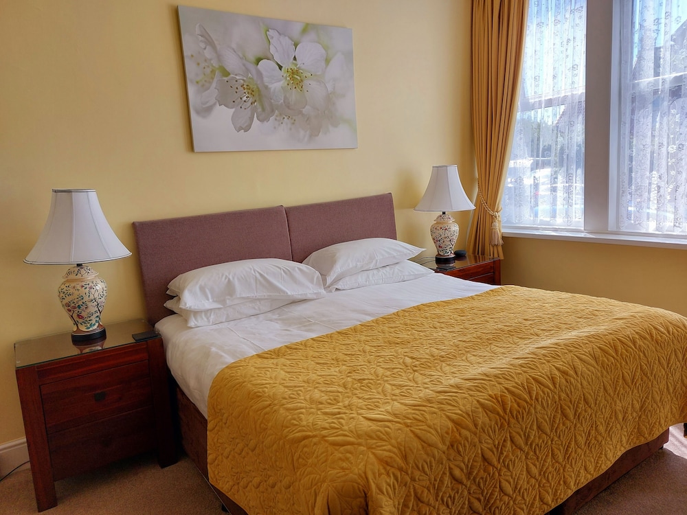 Superior Double or Twin Room, Ground Floor (Broadsands) photo 1