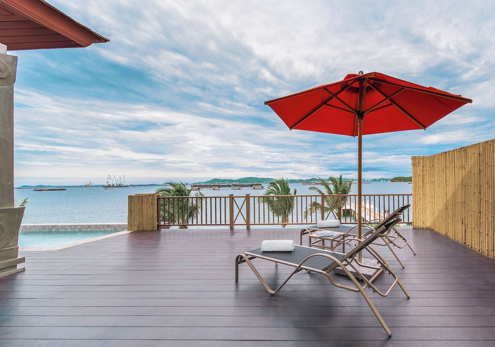 One Bedroom Pool Villa Ocean Front View - Photo 2