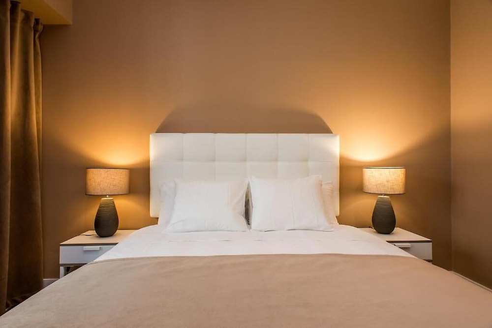 Deluxe Suite - Photo 3