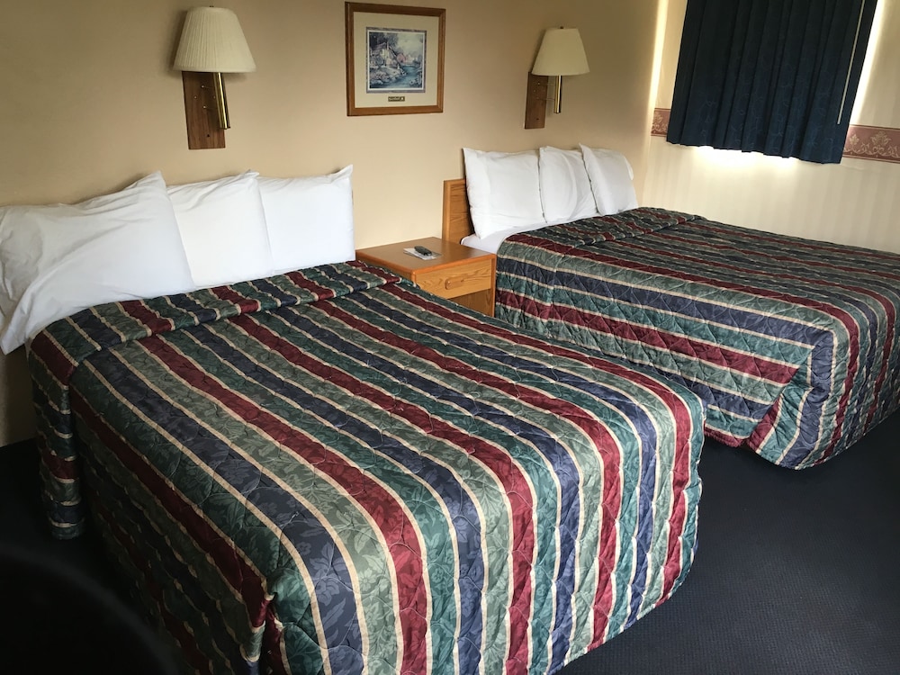 Standard Triple Room, Refrigerator & Microwave photo 2
