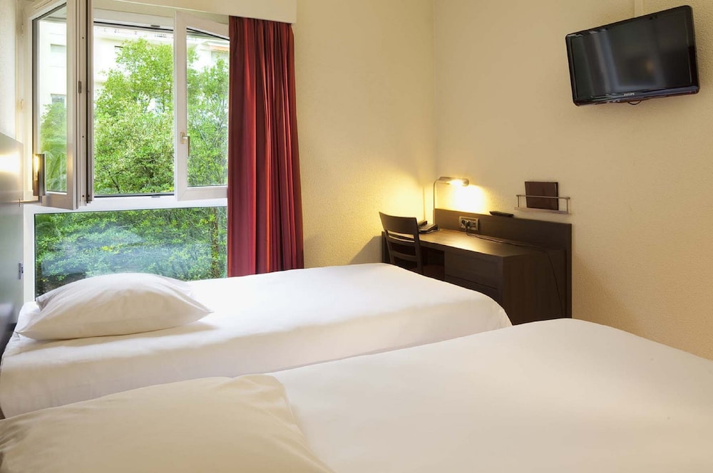 Standard Room, 2 Twin Beds - Photo 4